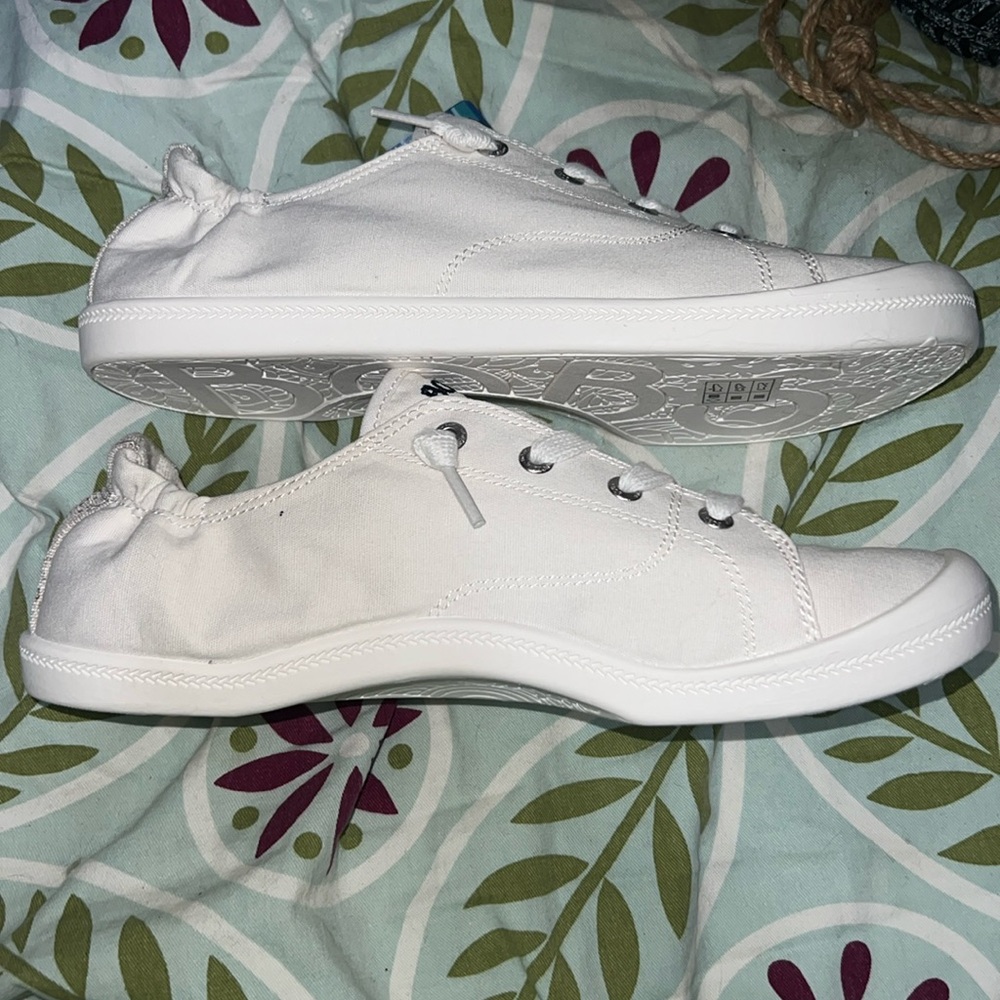 White Bobs by Sketchers BNWT size 10 - Picture 2 of 5